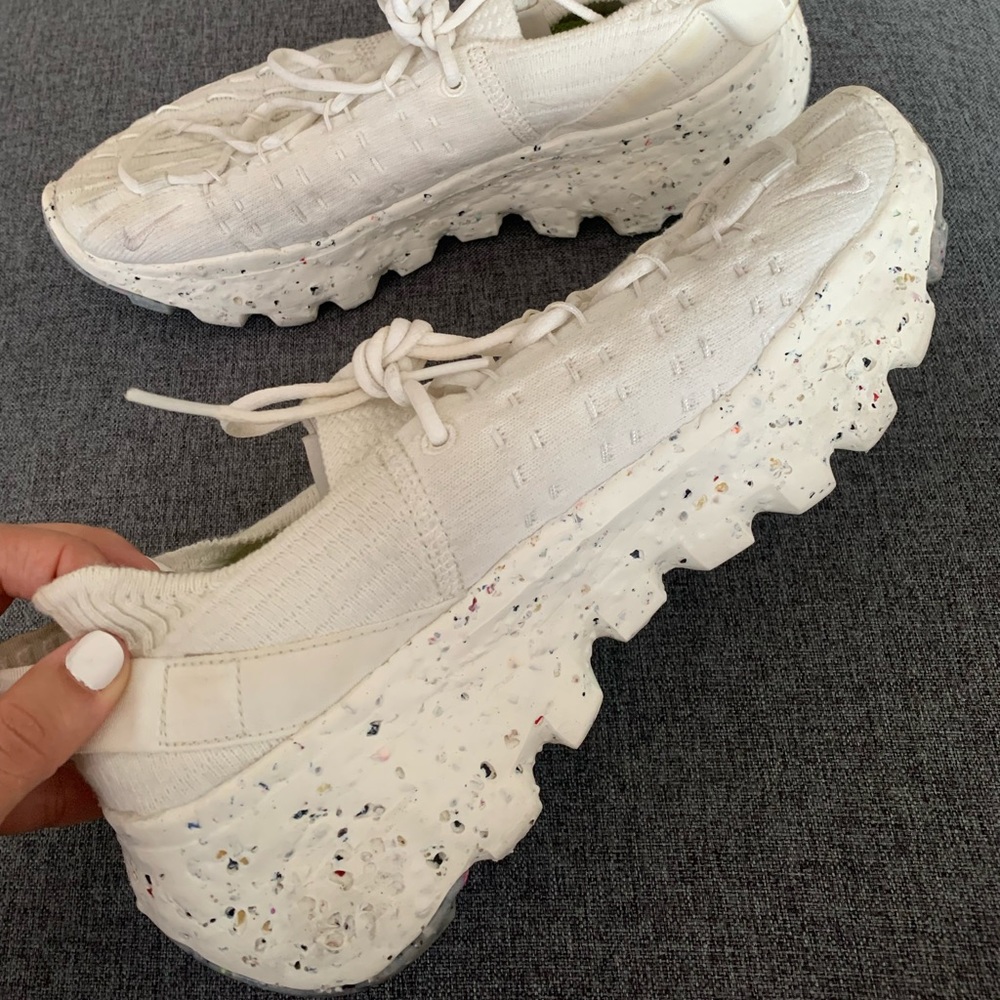 USED - nike space hippies 04 (cream/white color) size 8 W